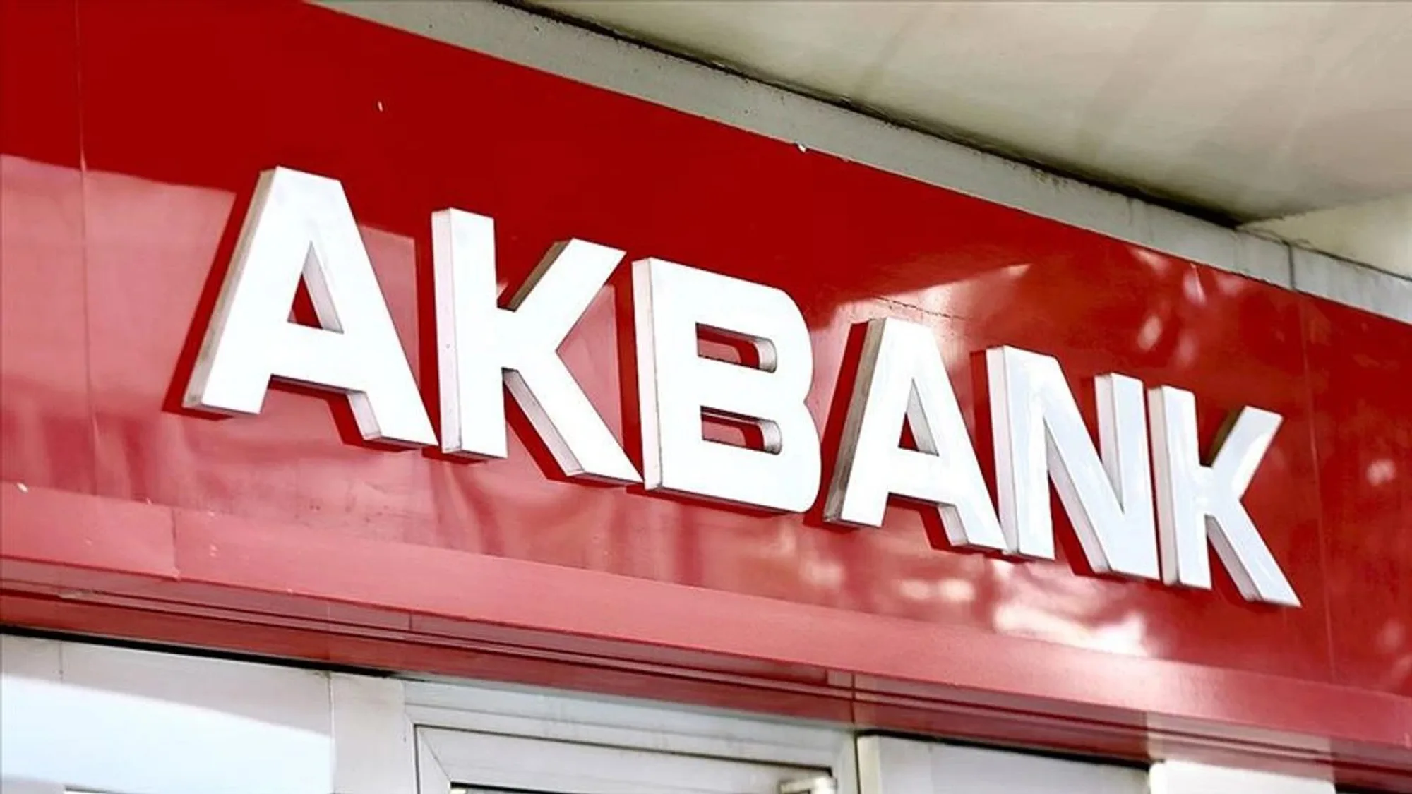 Akbank’tan İzinsiz Kredi ve Para Transferi İddialarına Resmi Yanıt